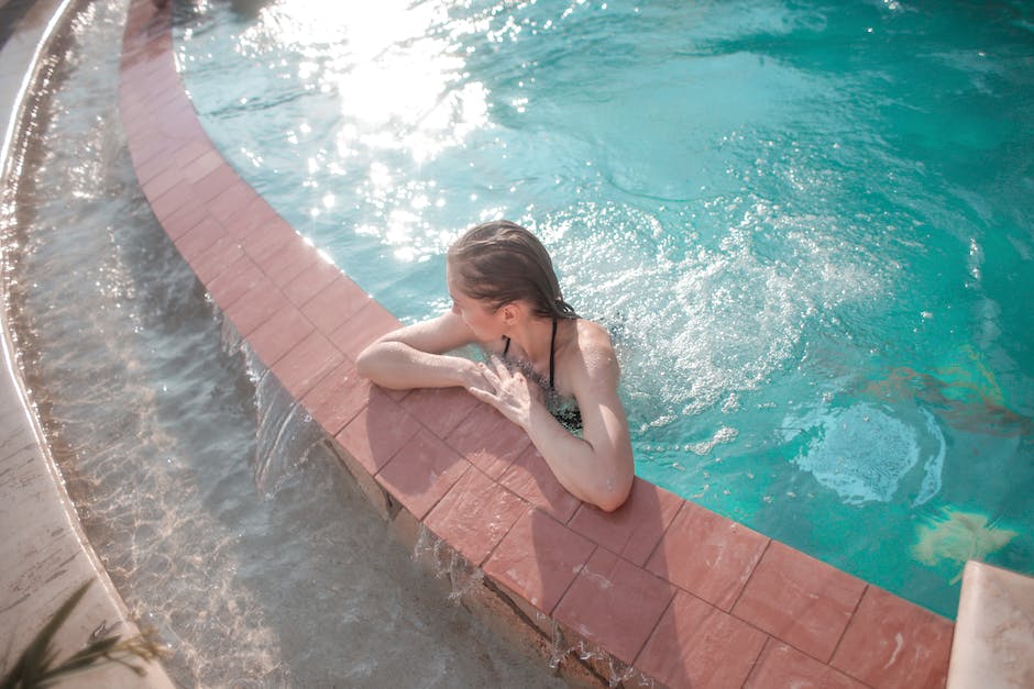 Wasser im Pool schmierig: Was sind die Gründe?