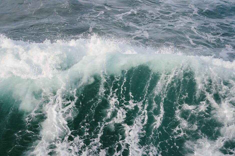 Tsunami: Warum zieht sich das Meerwasser zurück?